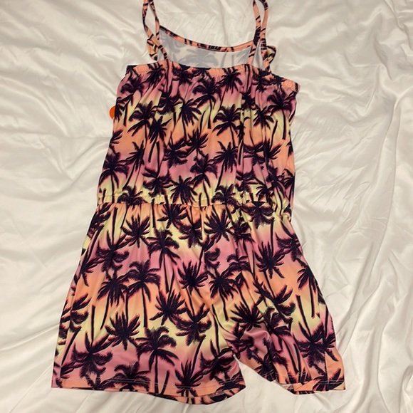 Soft little kids summer romper never worn - Picture 2 of 3